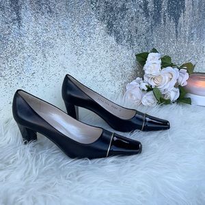 VINTAGE WOMENS ST. JOHN BLACK KID PUMPS. NWOT